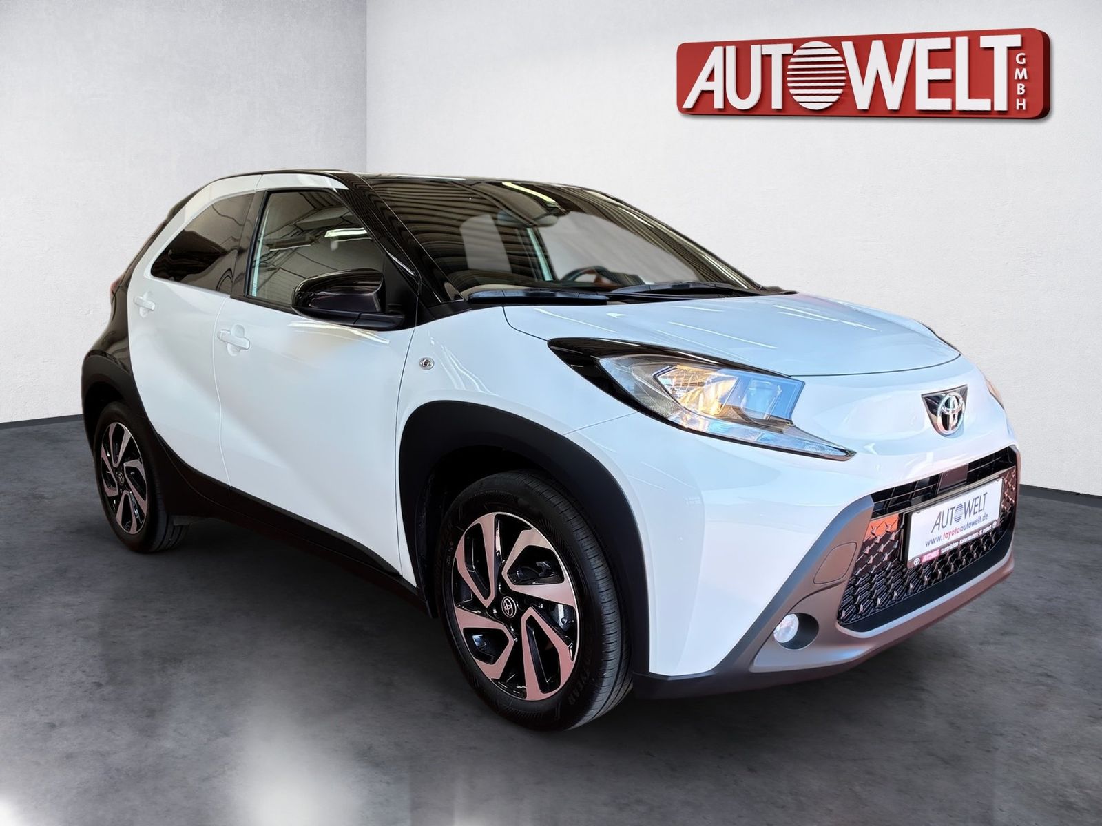 Fahrzeugabbildung Toyota Aygo X 1.0 Black&White SHZ,Winterräder,ACC,PDC
