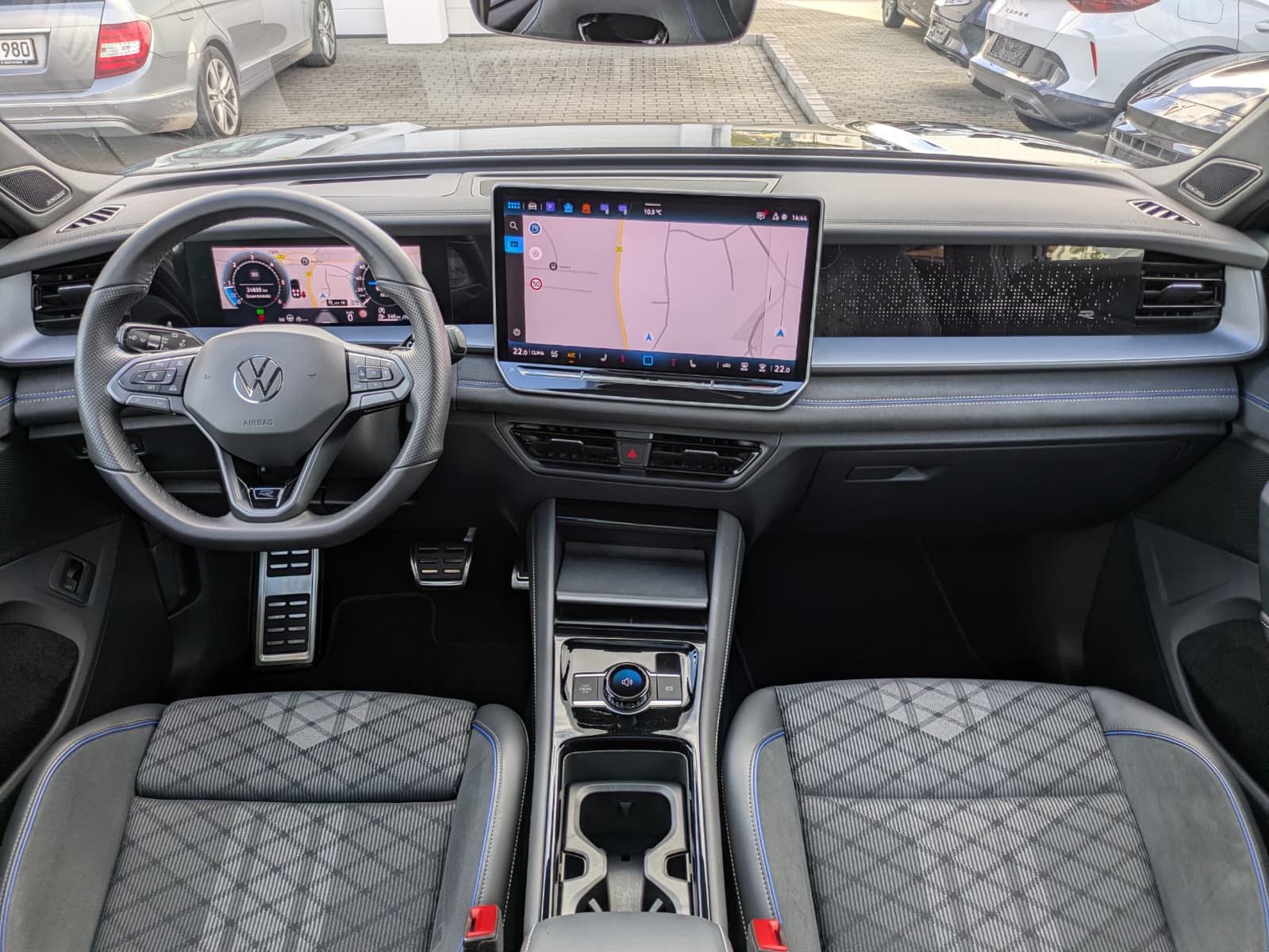 Fahrzeugabbildung Volkswagen Tayron 2.0 TDI 4M R-Line 7Si*MATRIX*AHK*PANO*HUD