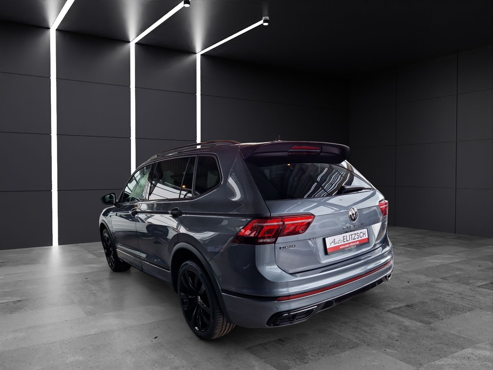 Fahrzeugabbildung Volkswagen Tiguan Allspace TDI R-Line Black 4M 7Si MATRIX A