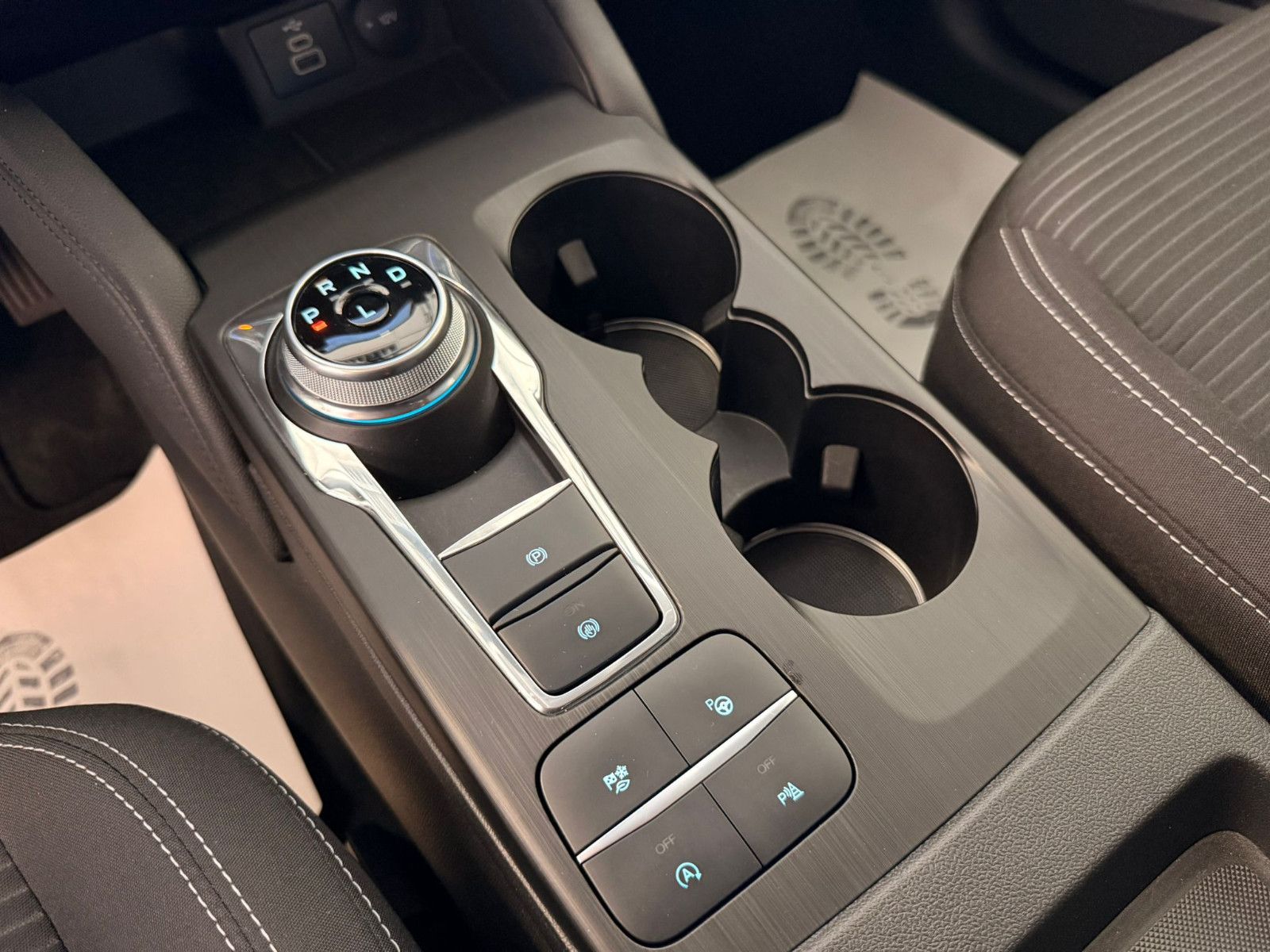 Fahrzeugabbildung Ford Kuga Titanium / NAVI / KAMERA / GEPFLEGT