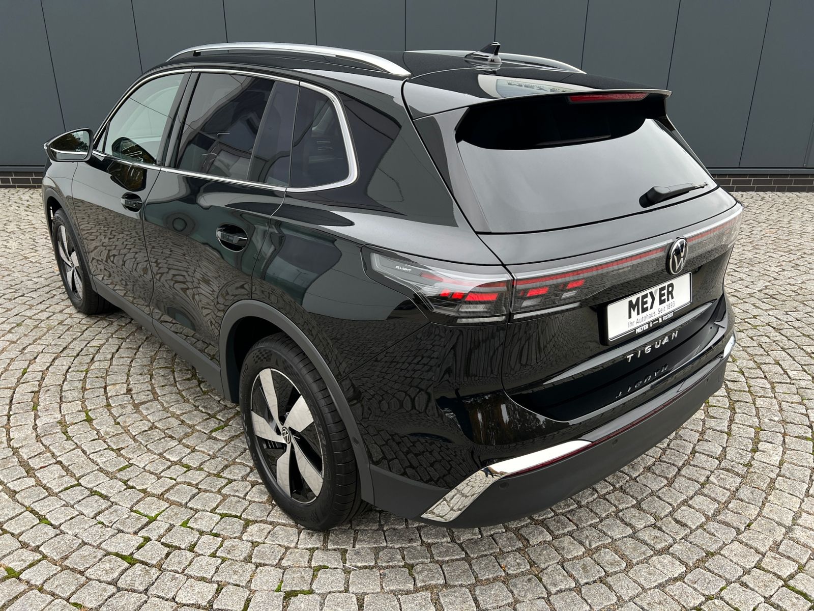 Fahrzeugabbildung Volkswagen Tiguan Elegance 2.0 TDI DSG *AHK, IQ.Light, 18'-