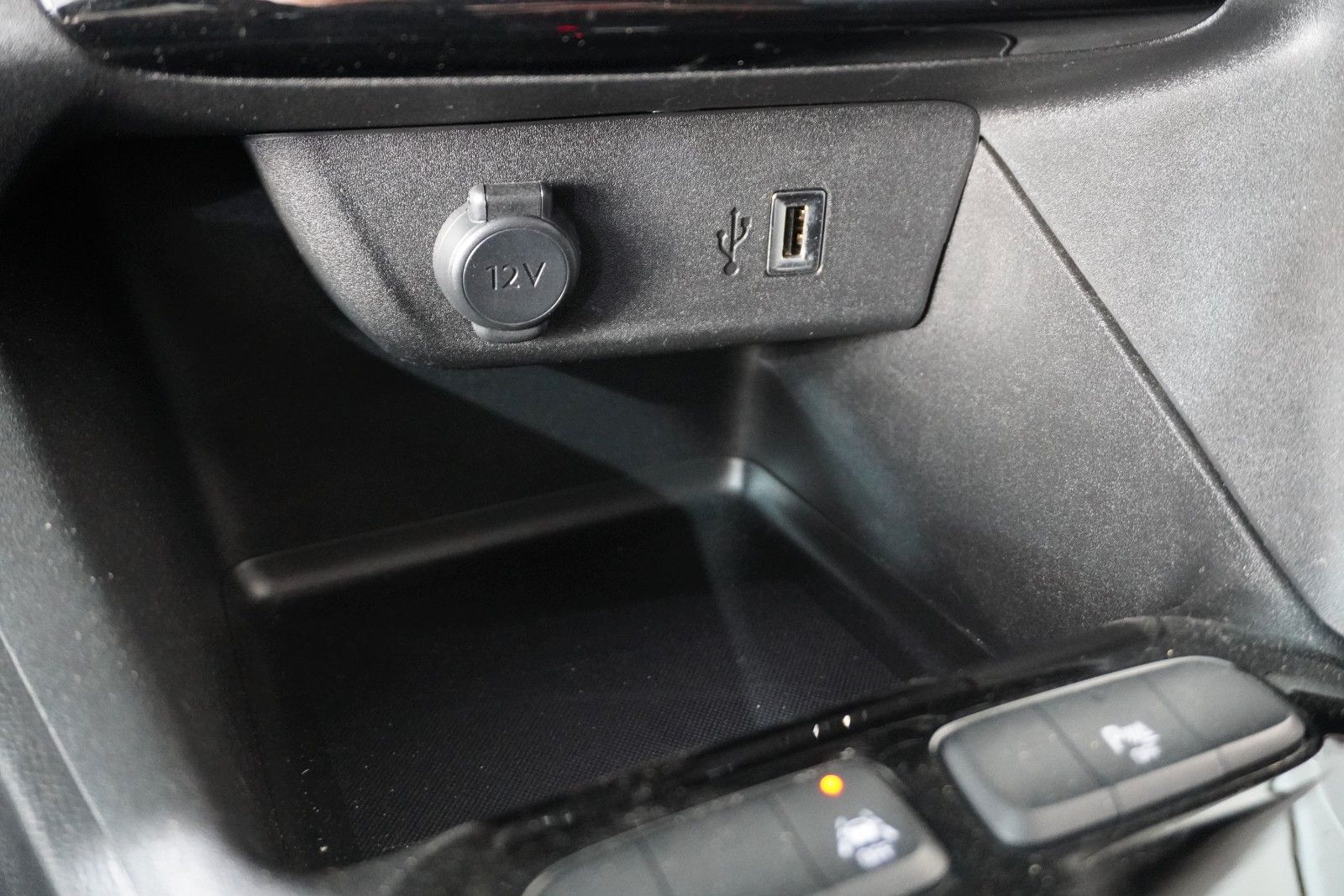 Fahrzeugabbildung Opel Corsa-e F EDITION 7KW NAVI/VIRT/TEMP/DAB/WÄRMEP.