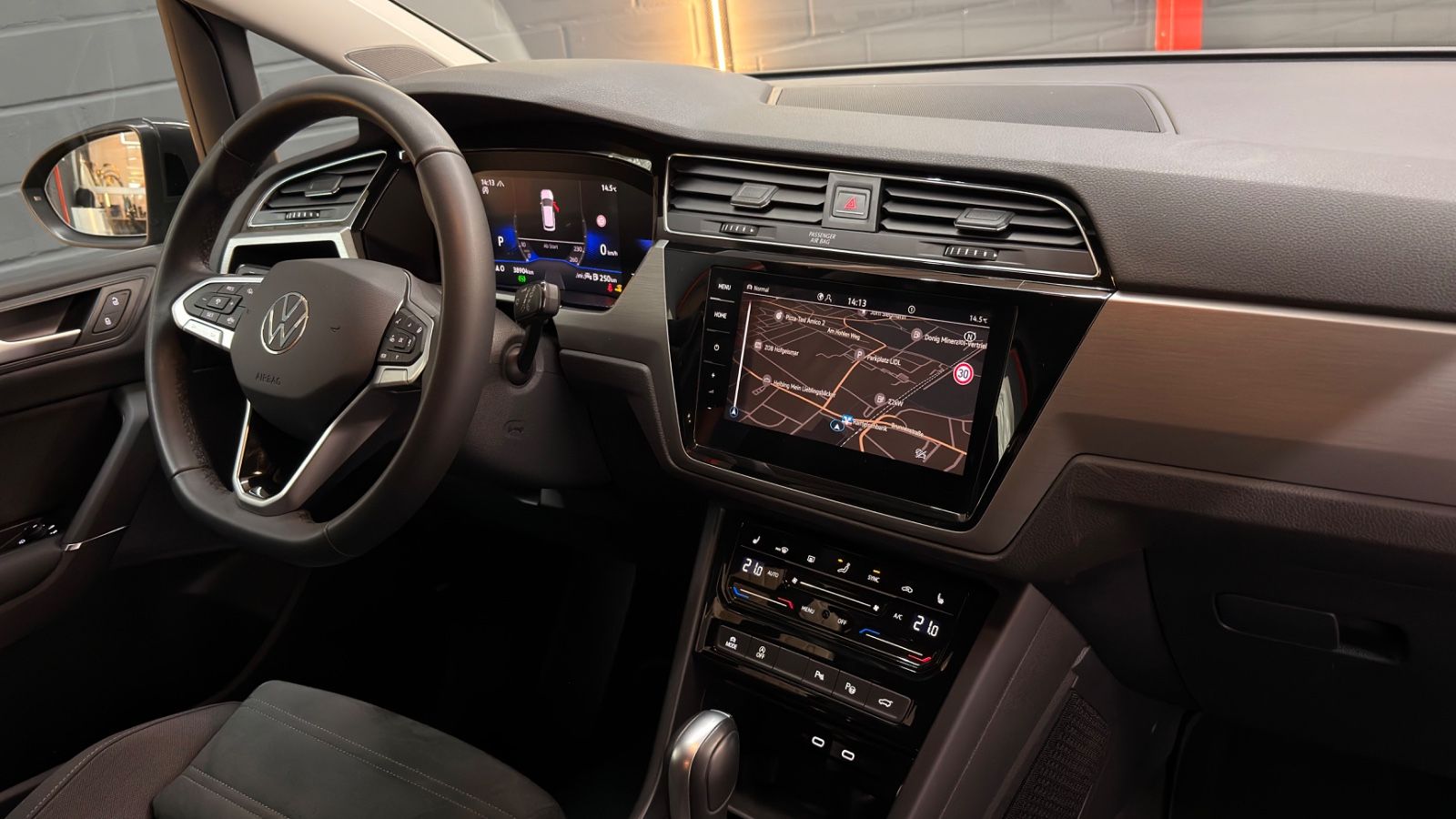 VW Touran Touran Highline AHK|Dynaudio|Massage|7-Si|Kamera Vorschau 19