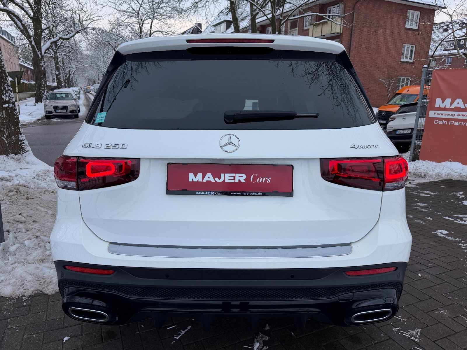 Fahrzeugabbildung Mercedes-Benz GLB 250 AMG 4Matic*PANO*MEMO*MULTIBEAM*360°KAM