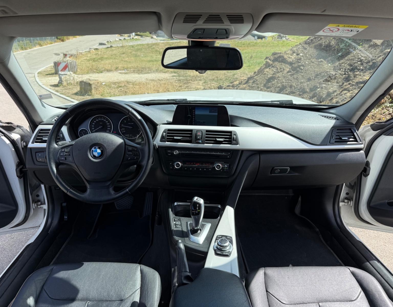 BMW 320 2013 — photo 12