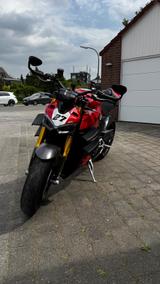 Ducati Streetfighter V4S - top Zustand mit viel Zubehör - Offers