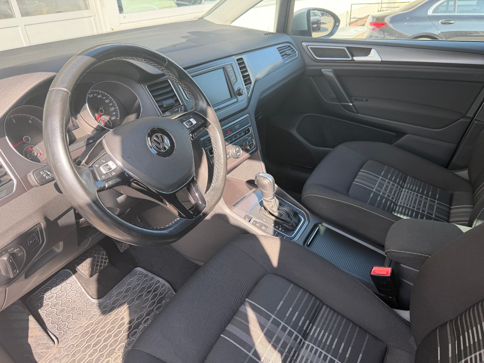 Fahrzeugabbildung Volkswagen Golf Sportsvan VII Lounge /AUTOMATIK/ACC/SHZ/