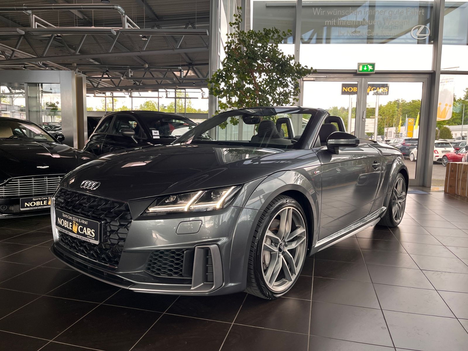 Fahrzeugabbildung Audi TT Roadster  45 TFSI quattro S line S tronic LED