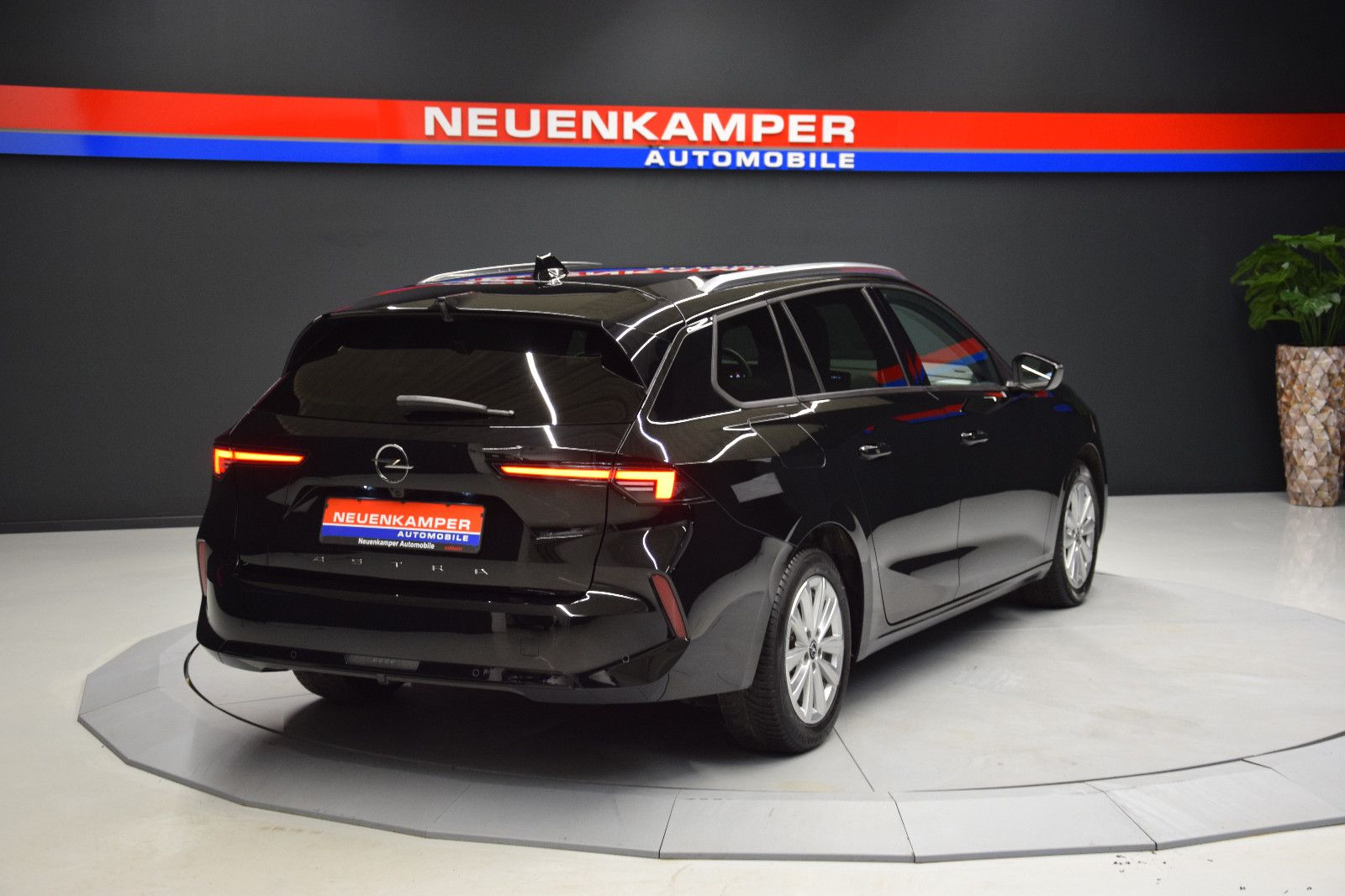Fahrzeugabbildung Opel Astra L Sports Tourer Elegance Kamera NAV Ambien