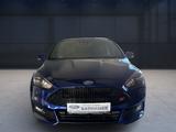 Ford Focus ST 2.0 EcoBoost - Ford Focus mit Benzin-Antrieb: Limousine, 2.0