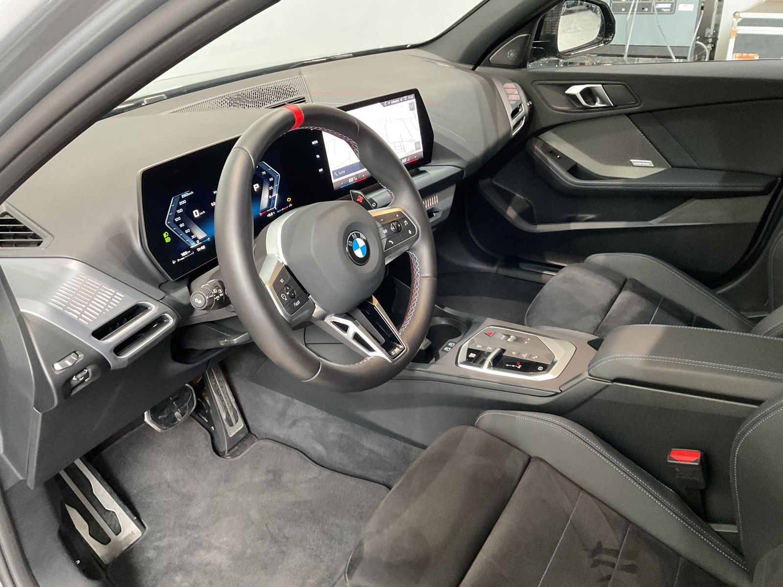 Fahrzeugabbildung BMW M135 xDrive |M Sportpaket Pro |Harman Kardon |19