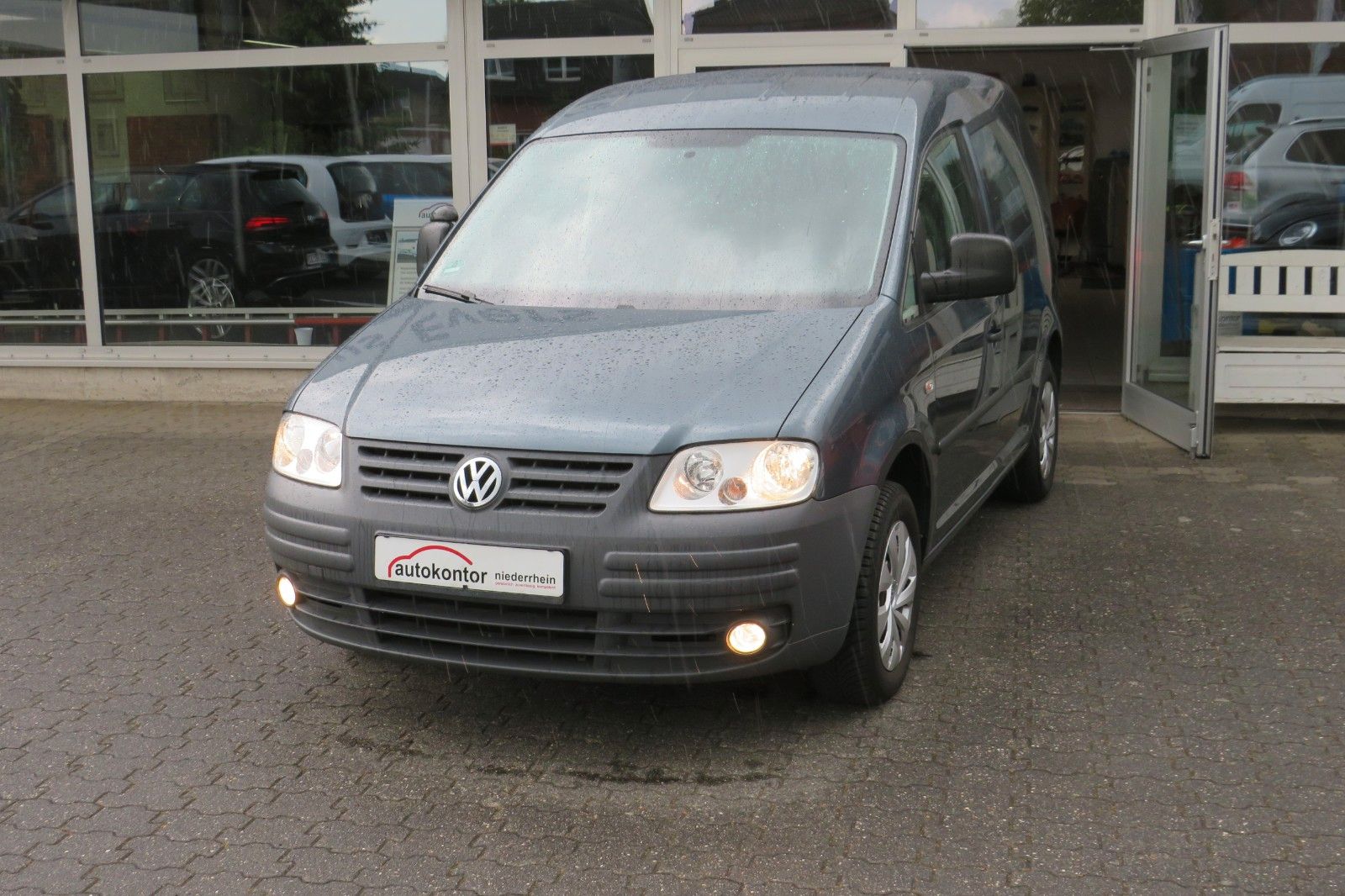 Fahrzeugabbildung Volkswagen Caddy Kasten KLIMA PDC WERKSTATTSCHRÄNKE 1.HAND