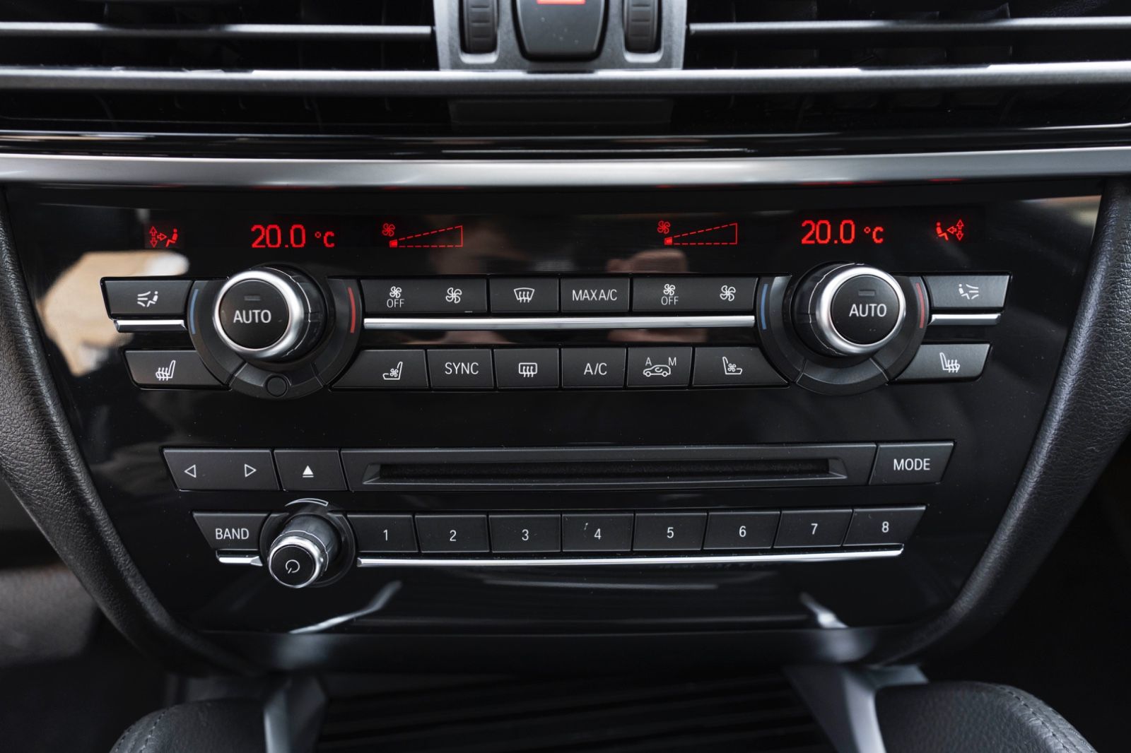 Fahrzeugabbildung BMW X6 xDrive35i M-Sport H&K KAM NAV M+S