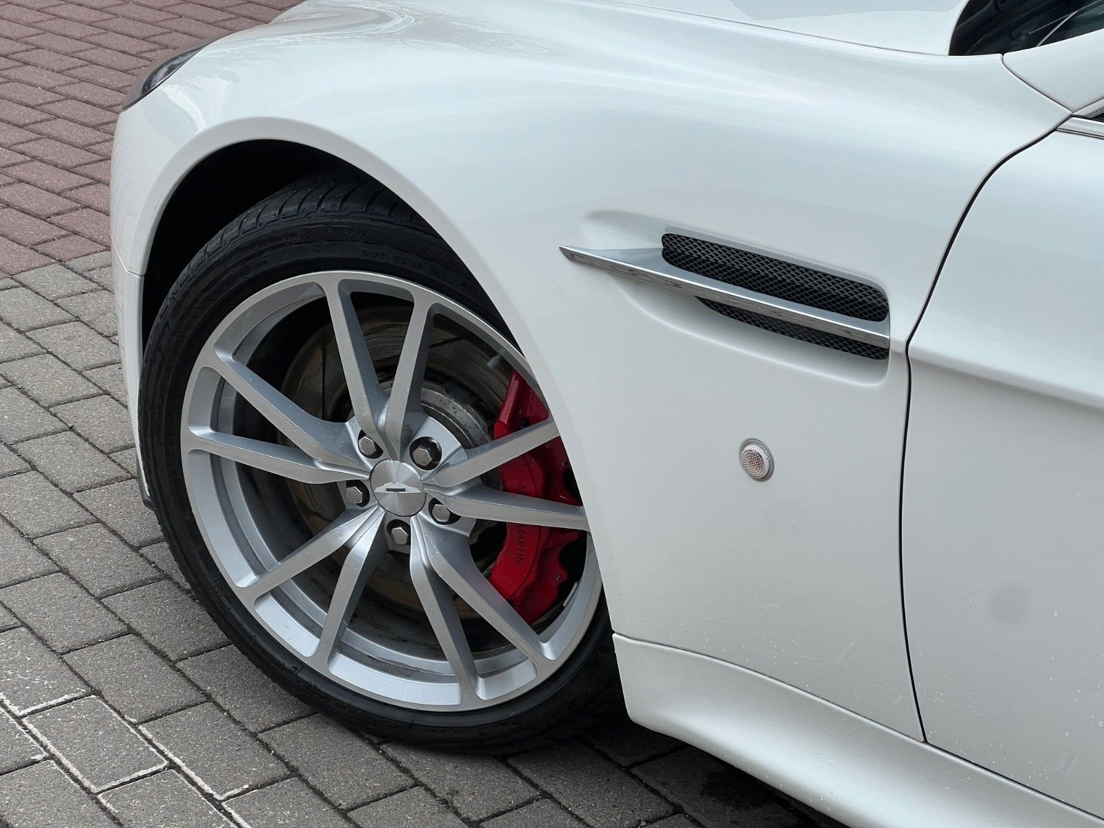 Fahrzeugabbildung Aston Martin V8 Vantage Coupe*RFK nur 18TKM*wie NEU