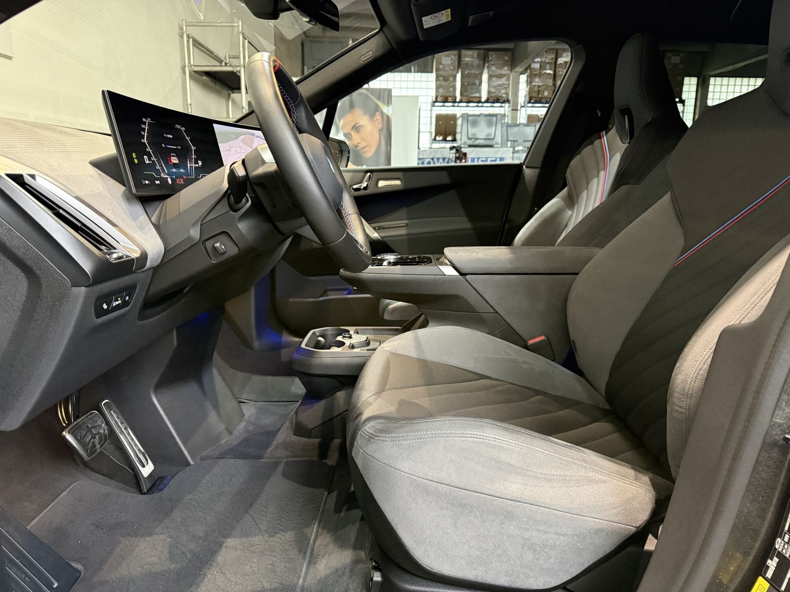 Fahrzeugabbildung BMW iX M70 | B&W| Panorama-Glasdach| Sitzbelüftung v