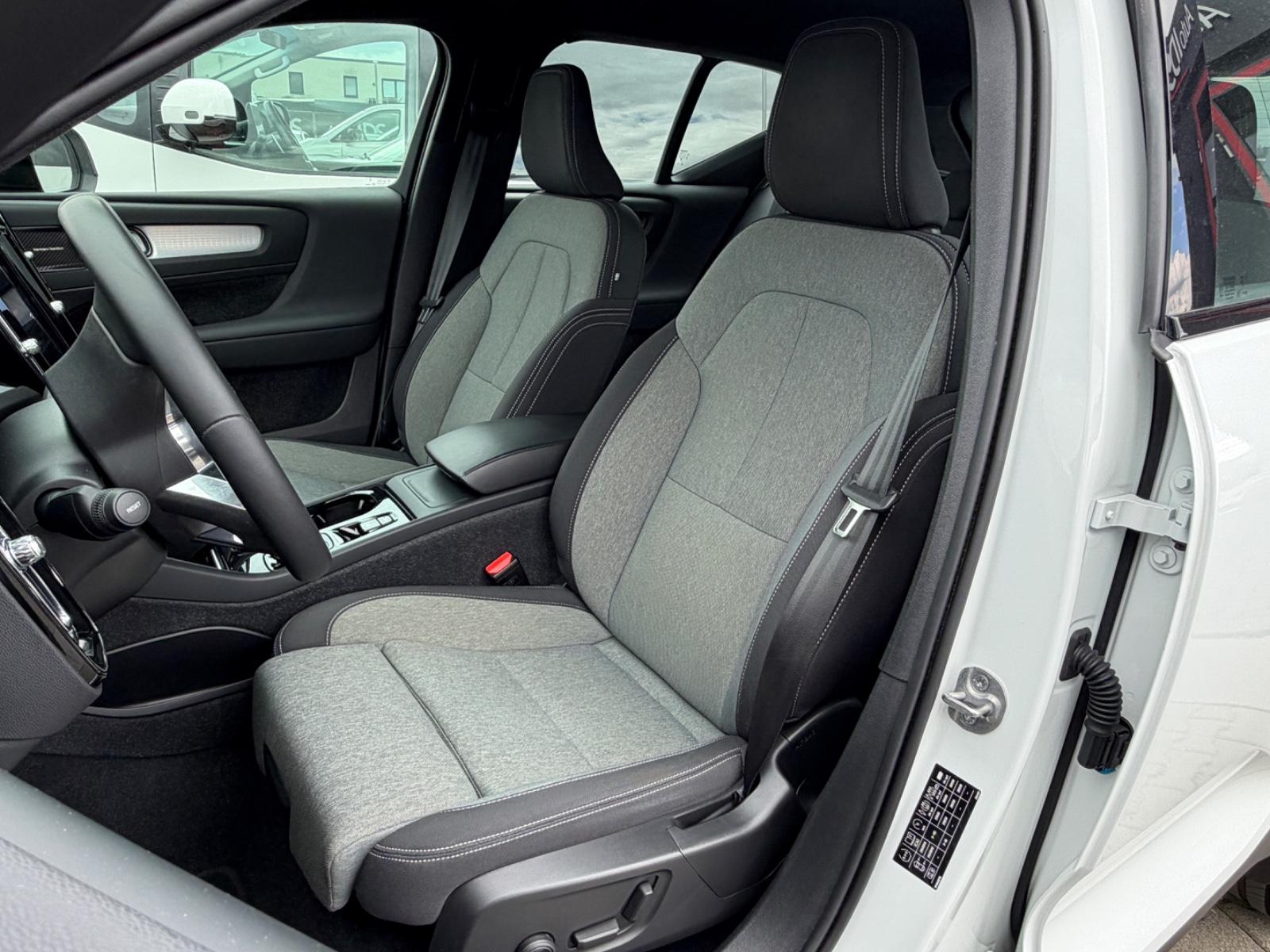 Volvo XC40 Plus Dark 2WD/Navi/Harman-Kardon