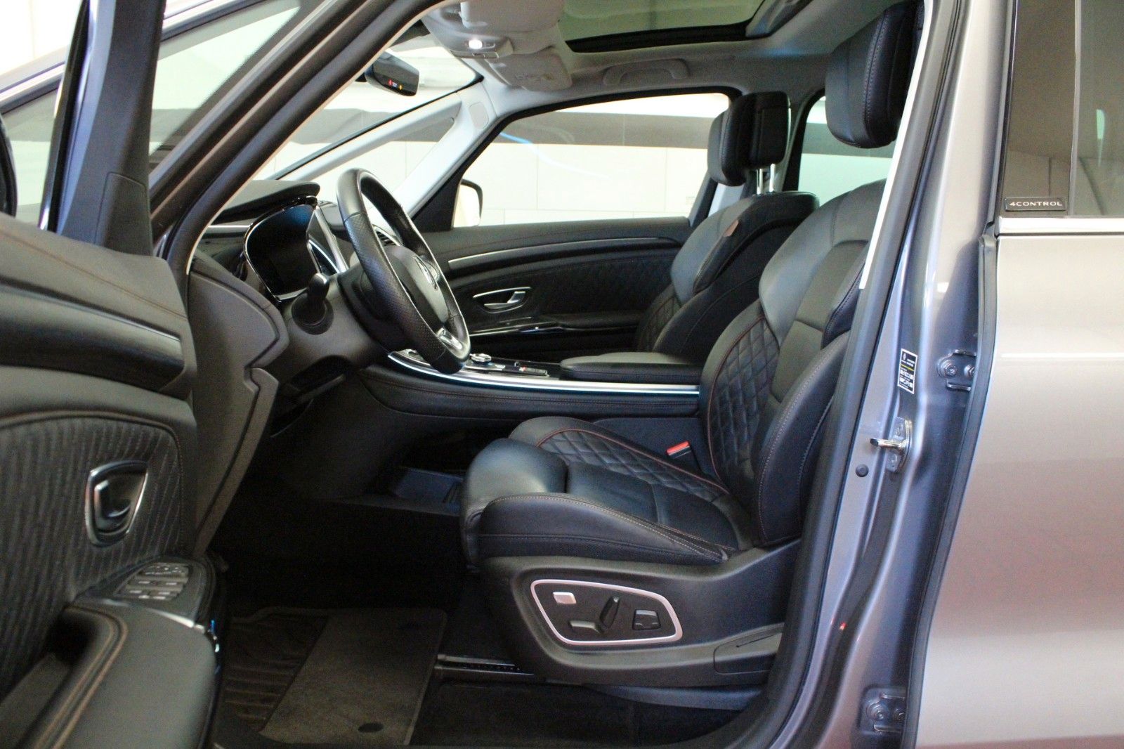 Fahrzeugabbildung Renault Espace Initiale Paris dCi 190 EDC *Volle Ausst.*