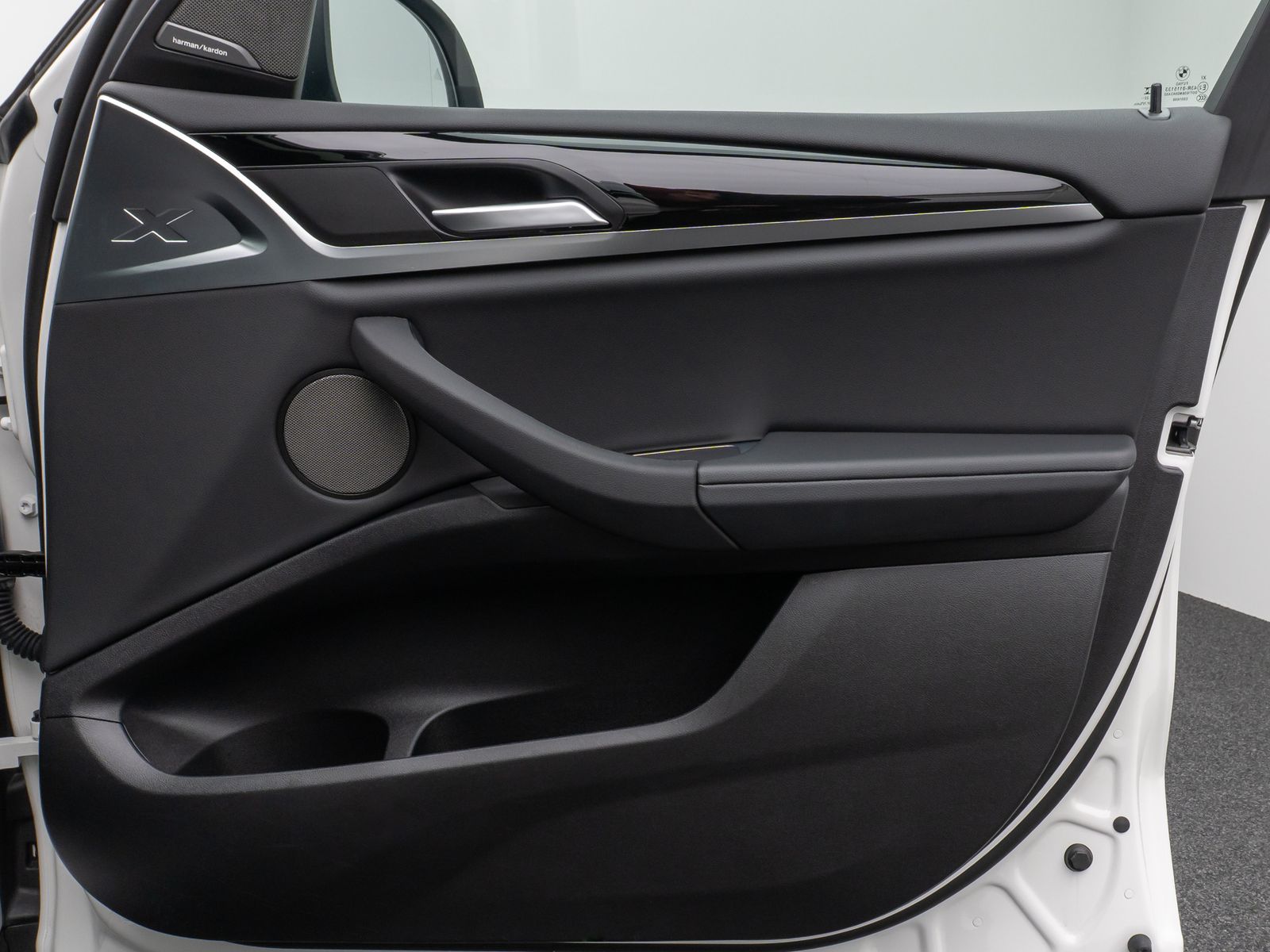 Fahrzeugabbildung BMW X3 xD30e  Panorama Kamera HUD DAB H/K AHK Sport