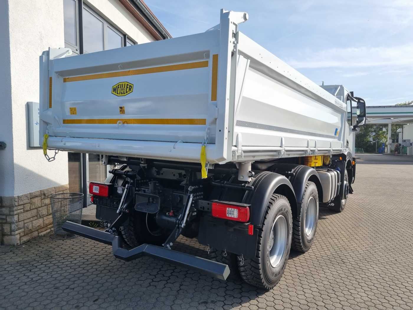 Fahrzeugabbildung Iveco AD300X48Z HR OFF 6x4 Meiller-Kipper + Bordmatik
