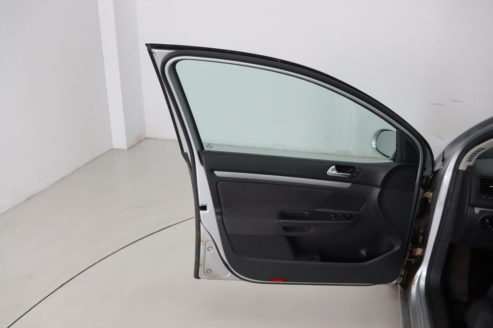 Fahrzeugabbildung Volkswagen Golf V 2.0 TDI DSG Tour HU 04.2028