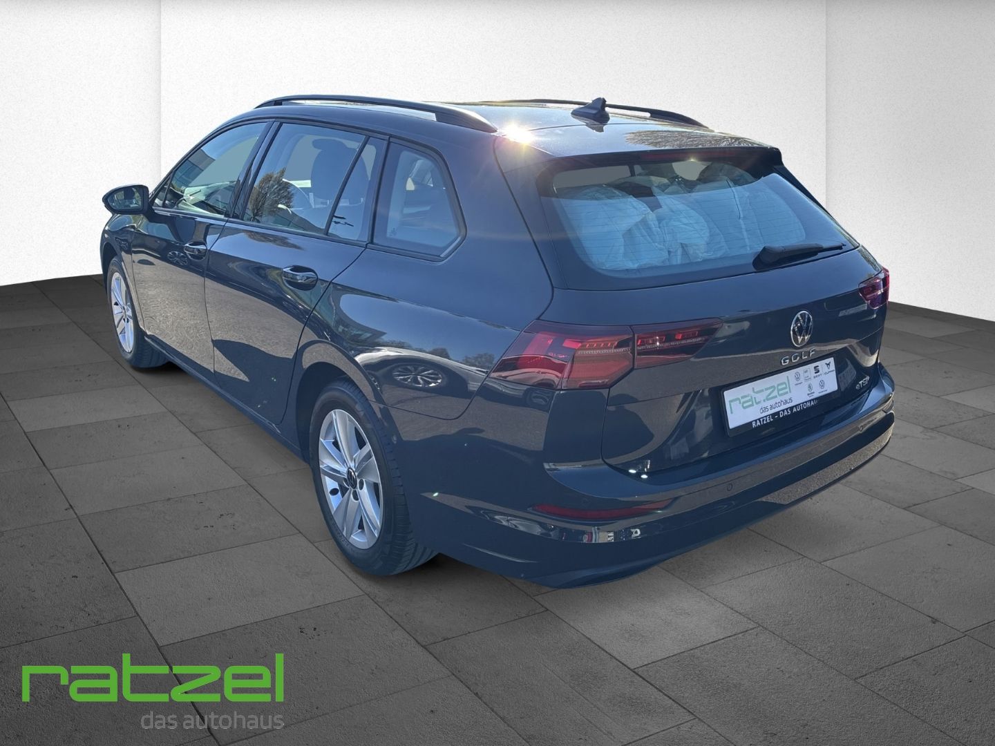 Fahrzeugabbildung Volkswagen Golf Variant Life 1.0 eTSI DSG Navi LED Matrix K