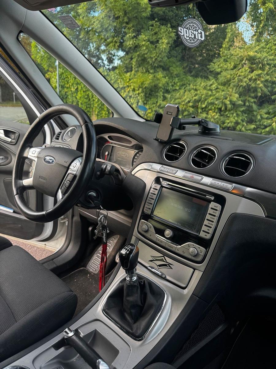 Ford Galaxy 2009 — photo 14