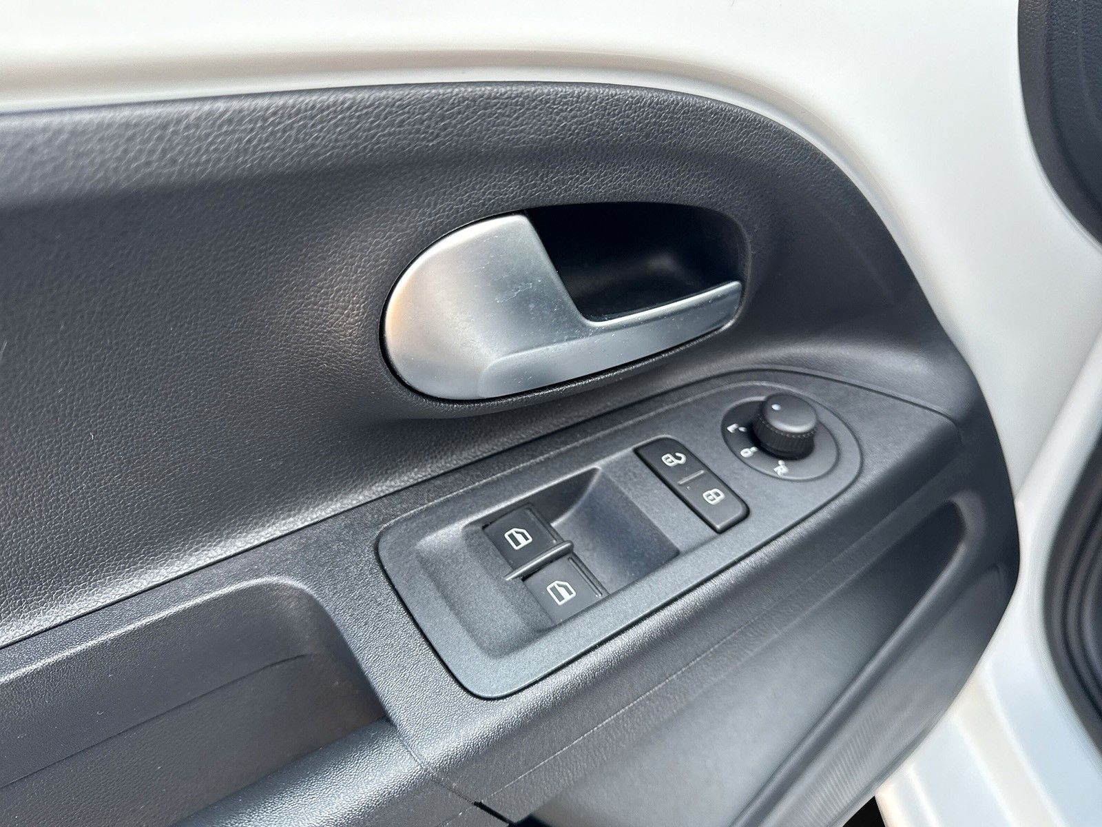 Fahrzeugabbildung Volkswagen up!move up!*Tempomat*1-Hand*wenig-km*Sitzheizung