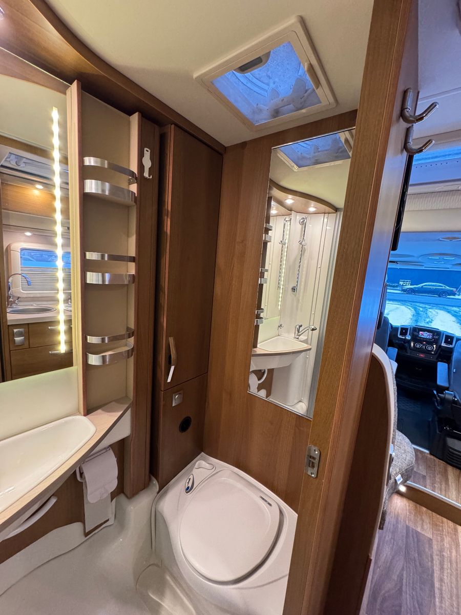 Fahrzeugabbildung Knaus VAN 650 I MEG AUTOMATIK LÄNGSBETT HUBBETT 1.HAND