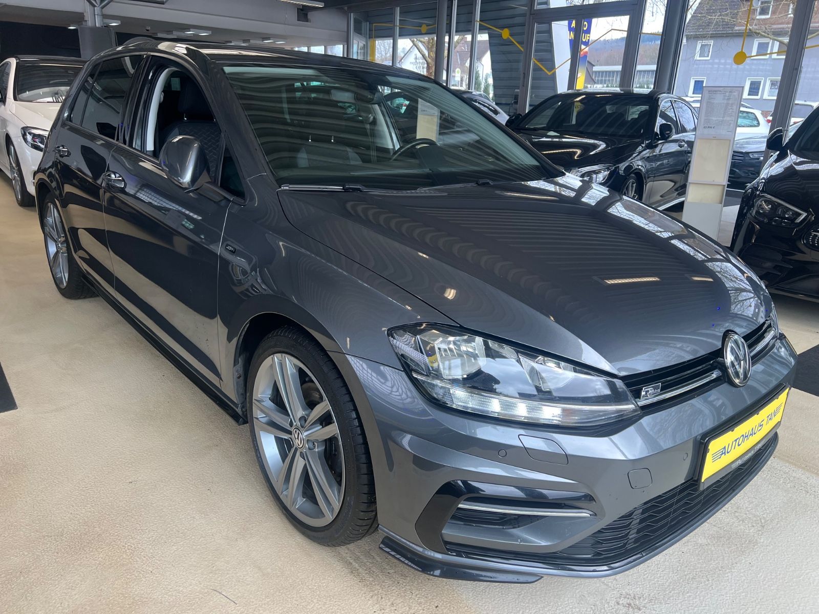 Fahrzeugabbildung Volkswagen Golf VII Lim. 1.5 TSI DSG Join R line *ACC*