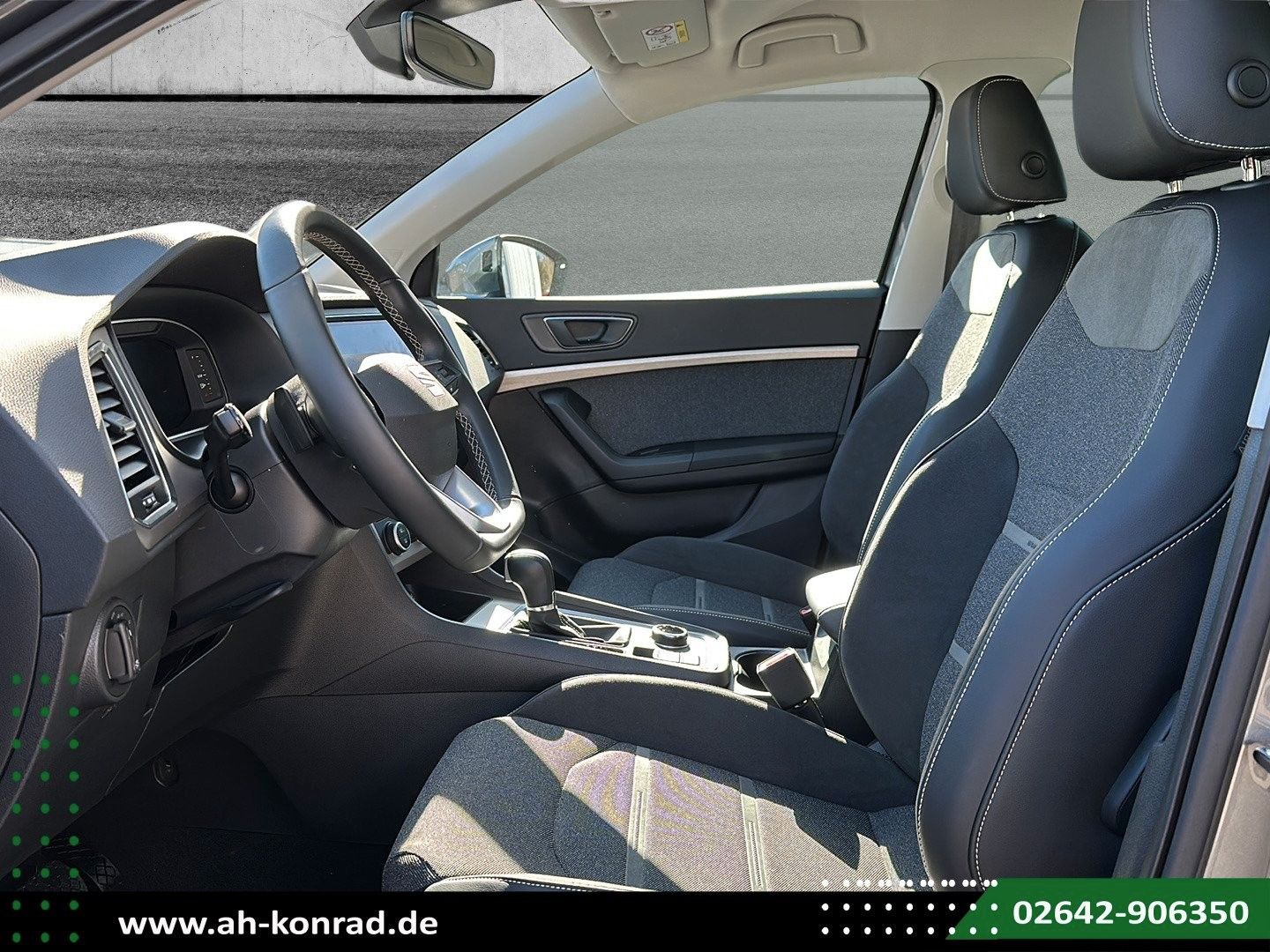 Fahrzeugabbildung SEAT Ateca Xperience1.5 TSI*AHK*RCAM*WINTER*PDC*NAVI*
