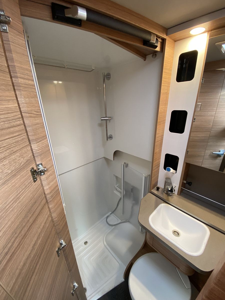 Fahrzeugabbildung Weinsberg X-Cursion Van EDITION PEPPER 500 MQ Easy-Slide