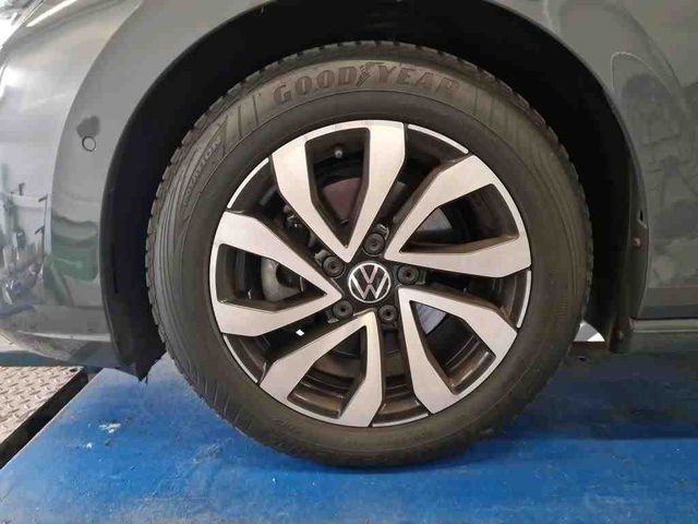 Golf VIII 2.0 TDI DSG ACTIVE AHK+MATRIX+HUD+PANO