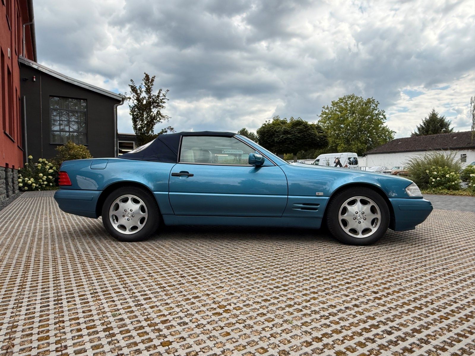 Fahrzeugabbildung Mercedes-Benz SL 280