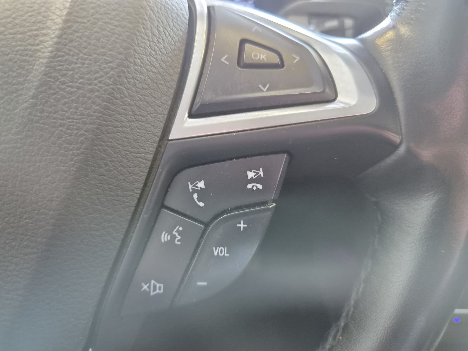 Fahrzeugabbildung Ford S-Max Titanium / 7 SITZE / SCHECKHEFT