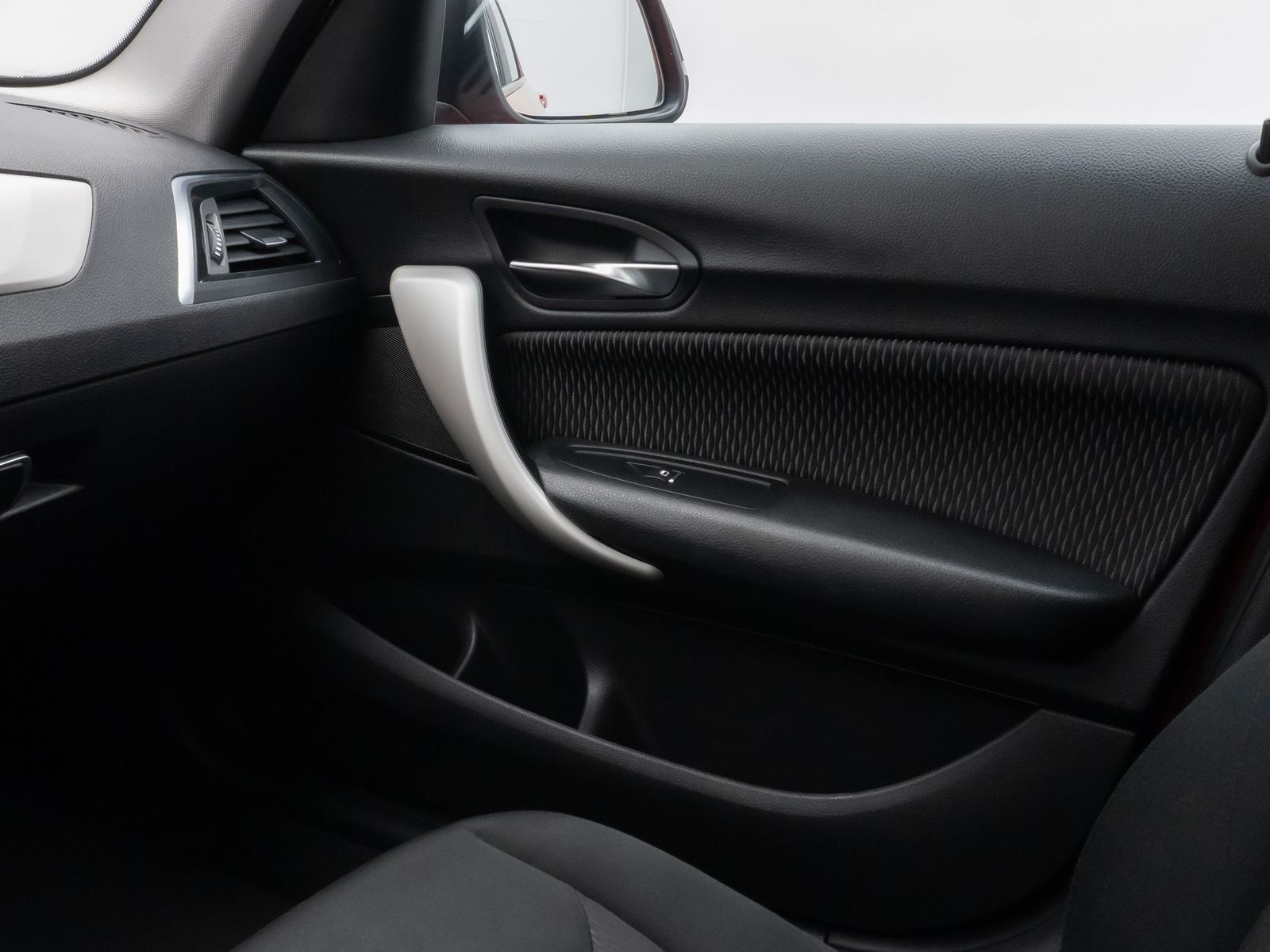 Fahrzeugabbildung BMW 118i Navi WLAN PDC Lordos LED Geschwindigkeitsr