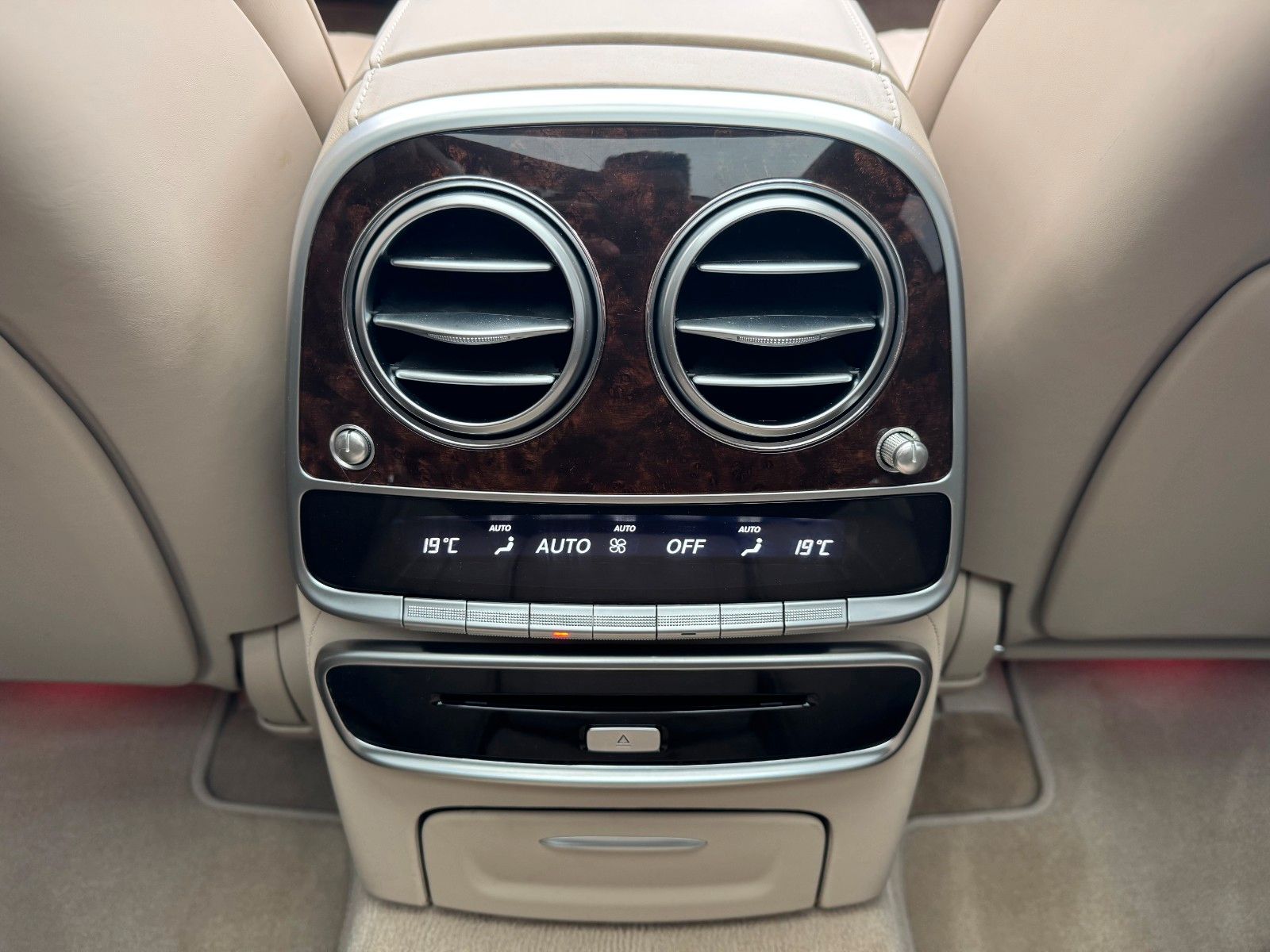 Fahrzeugabbildung Mercedes-Benz S 600 L Chauffeur+Nachtsicht+Pano+HUD+360