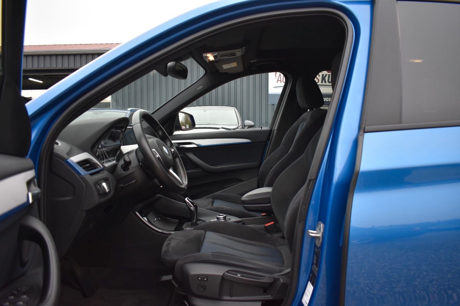 Fahrzeugabbildung BMW X1 sDrive 18 i M Sport Panorama AHK LED Autom.