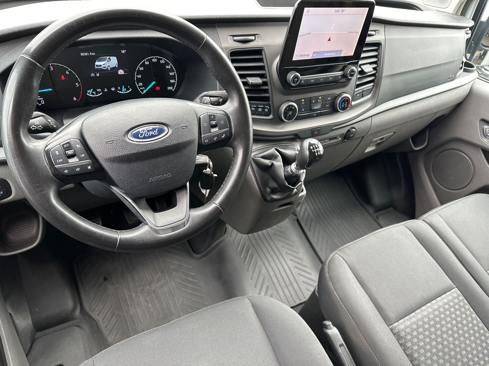 Fahrzeugabbildung Ford Transit Custom 280 L1H1 NAV+KAM+ACC+PDC+CARPLAY