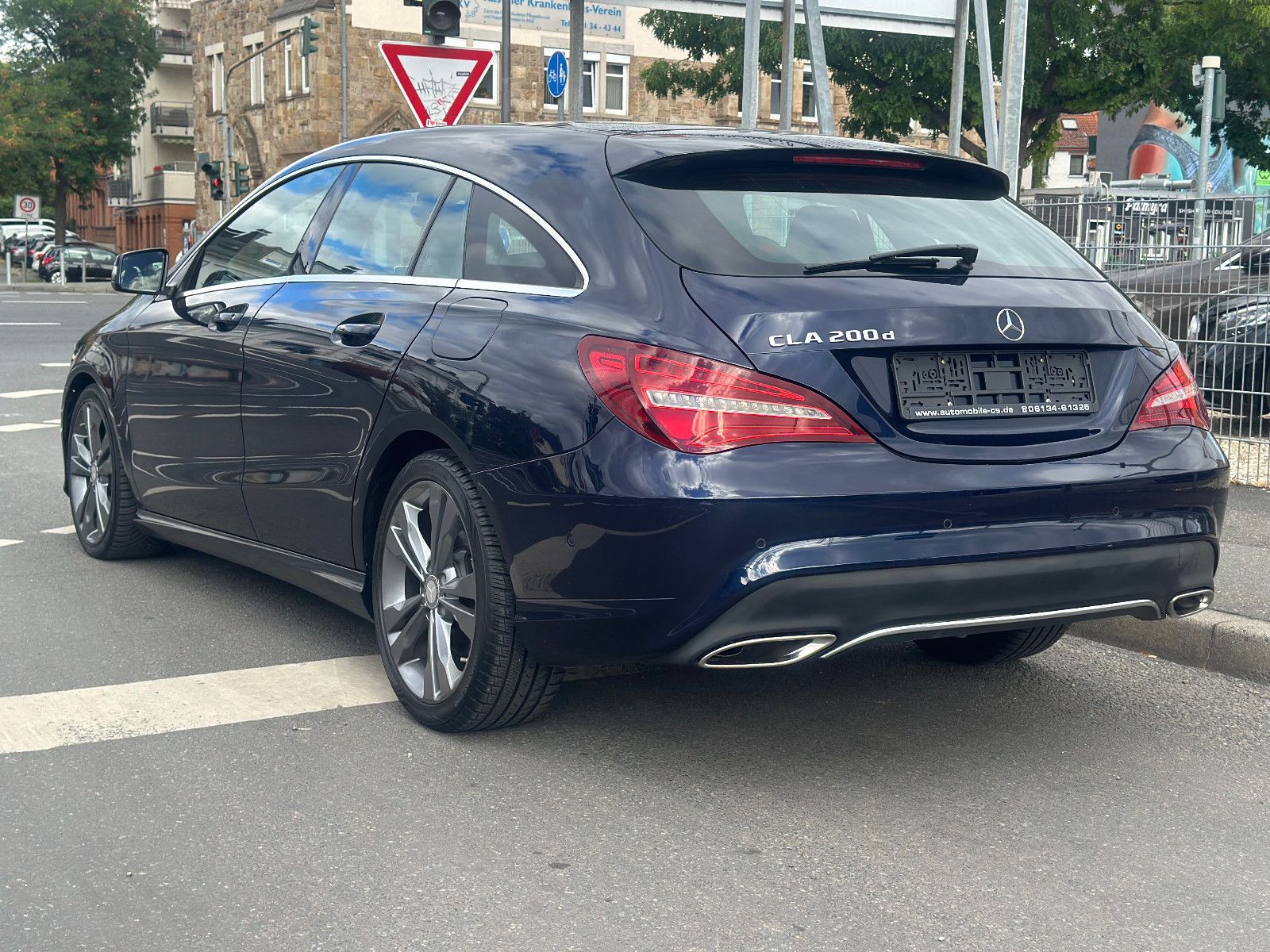 Fahrzeugabbildung Mercedes-Benz CLA 200 d SHOOTING BRAKE*18`LM+SPORT+LED*