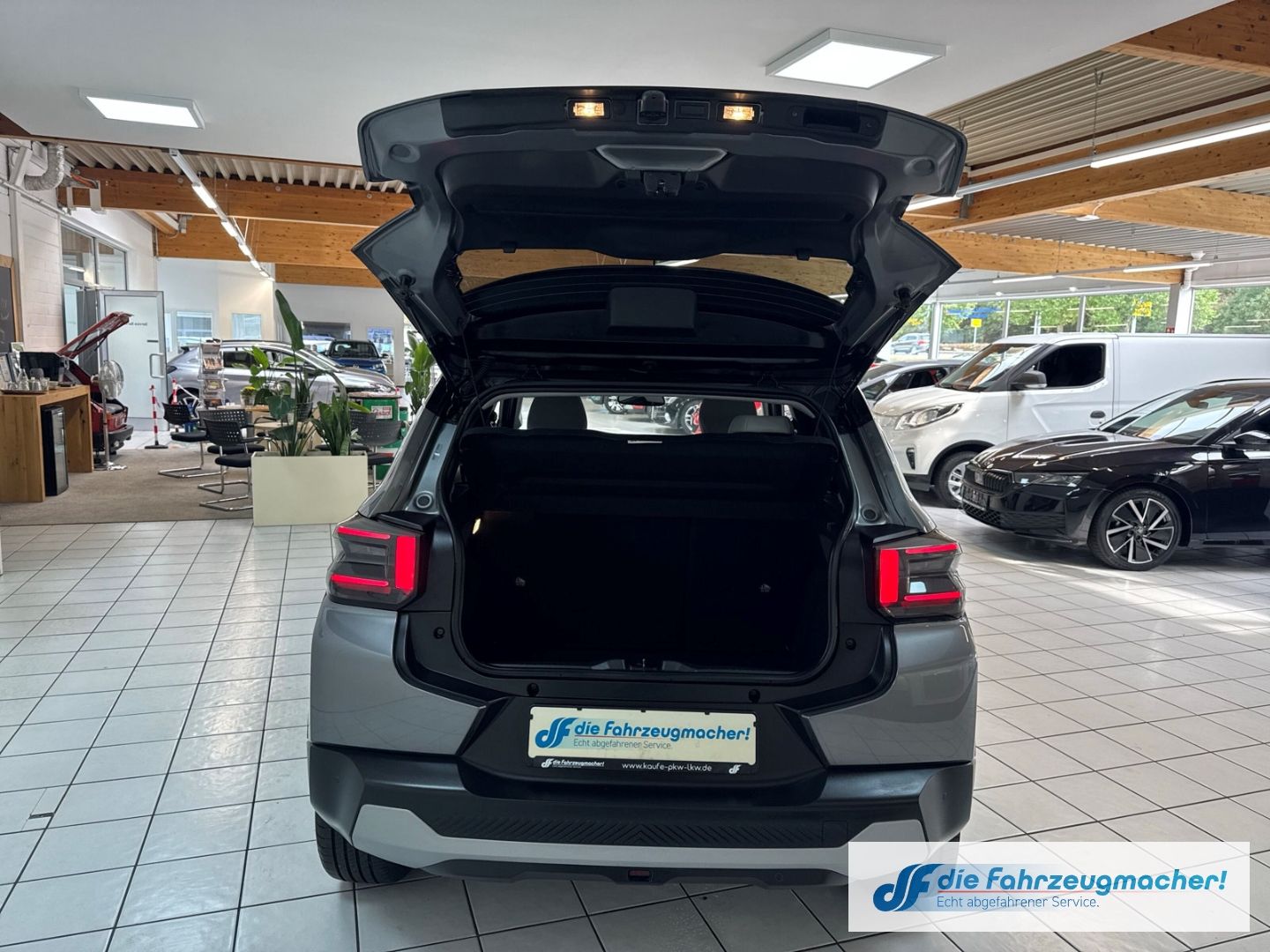 Fahrzeugabbildung Citroën C3 E 113 MAX HUD Navi Soundsystem LED Apple CarP