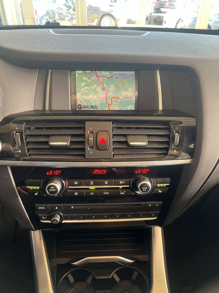 Fahrzeugabbildung BMW X3 xDrive 20 d M Sport Paket *PANO*XENON*NAVI*