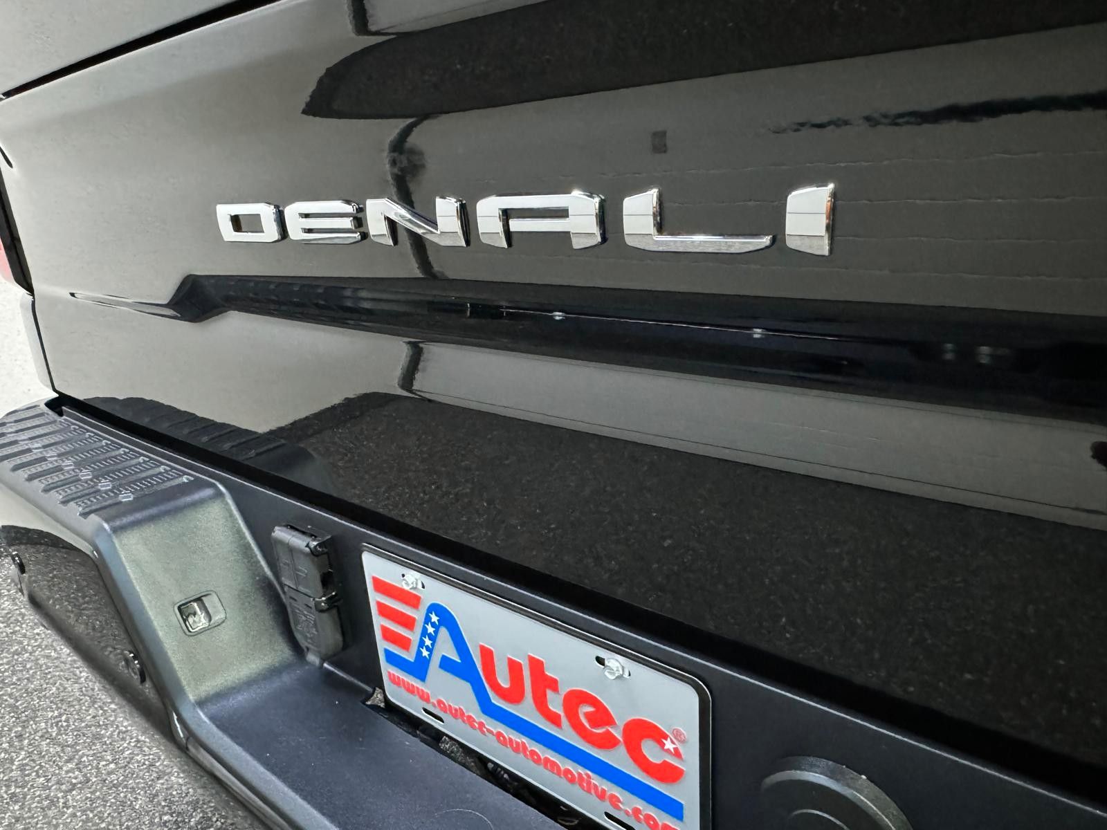 Fahrzeugabbildung GMC SIERRA DENALI 2026 - 4x4-LONG BOX 6.4"