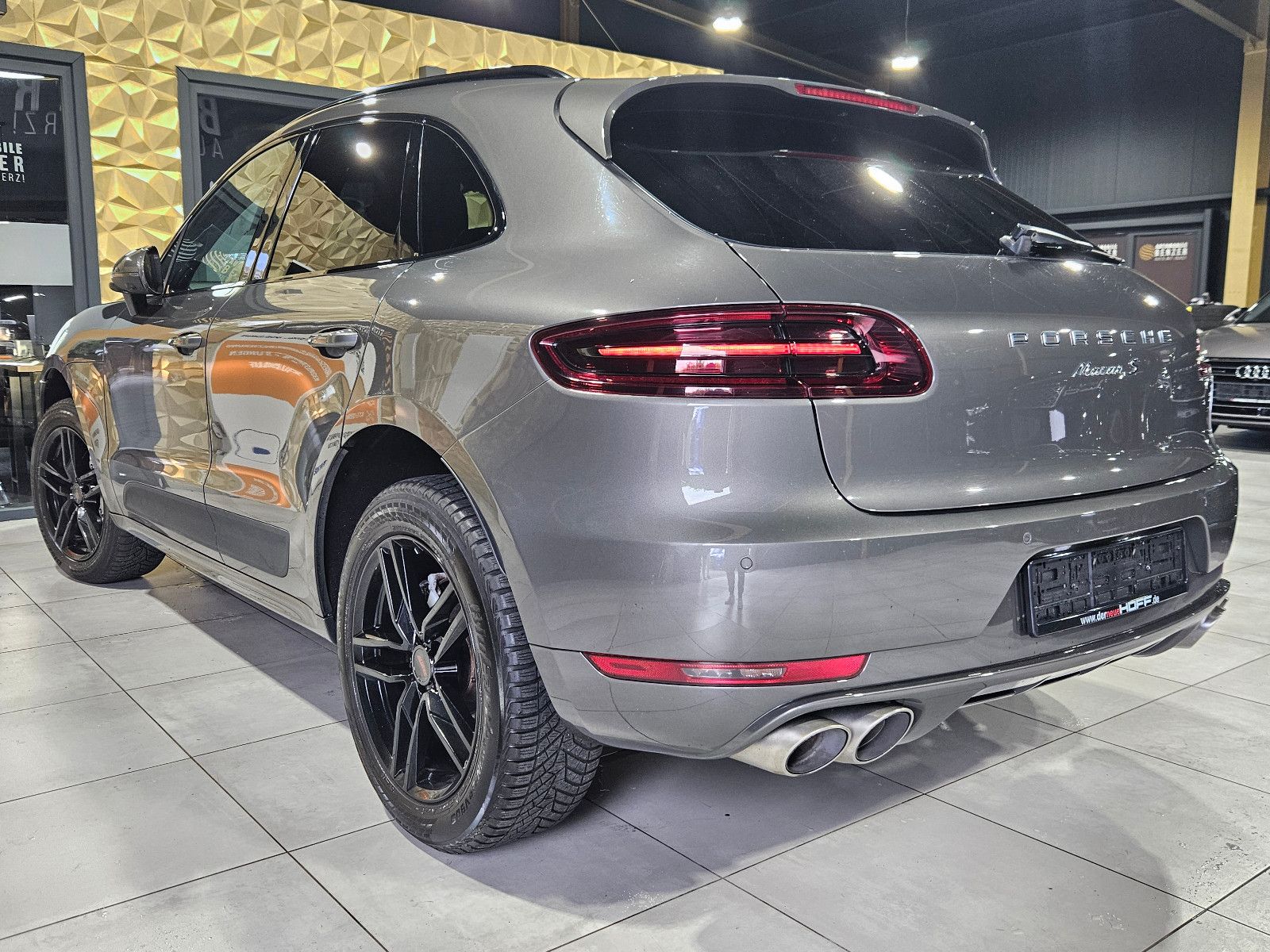 Fahrzeugabbildung Porsche Macan S /SPORT-DESIGN/PANO/CARBON/360°/LED/BOSE/