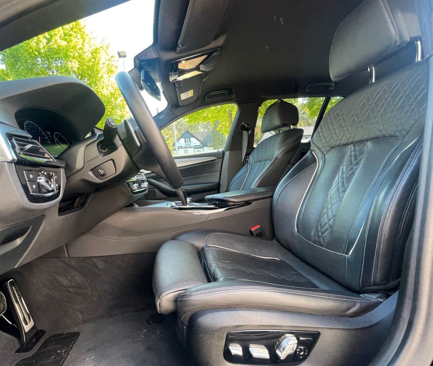 Fahrzeugabbildung BMW 540 d xDrive SAG M SPORT HUD KOMFORTSITZE  DDC