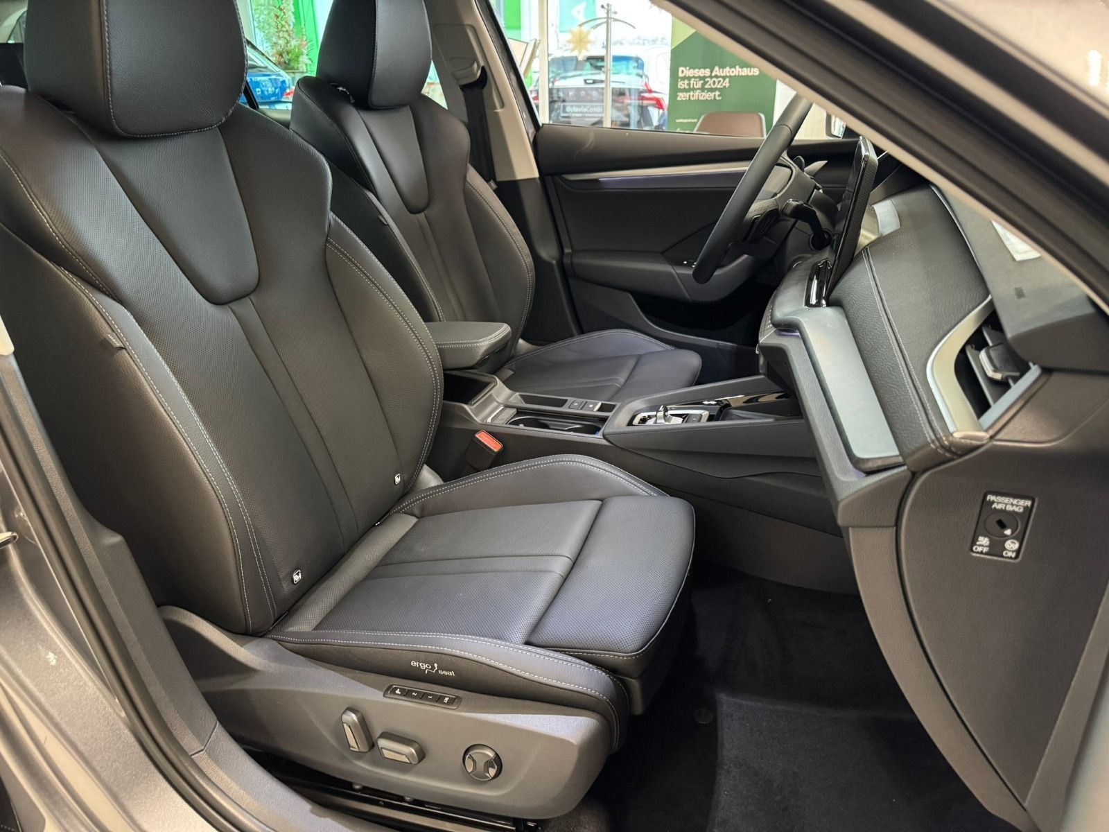 Fahrzeugabbildung SKODA Octavia Combi 2.0TDI DSG*RFK*AHK*NAVI*Head-Up