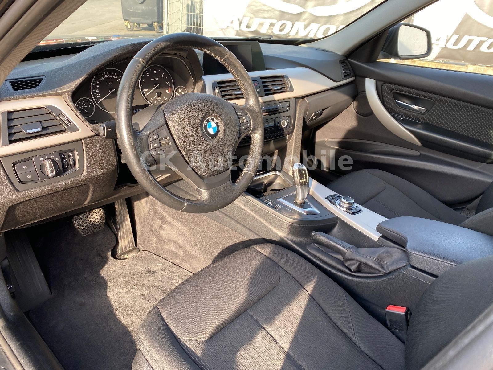 Fahrzeugabbildung BMW 320d Touring Automatik/Klima/Navi/Tempomat/PDC