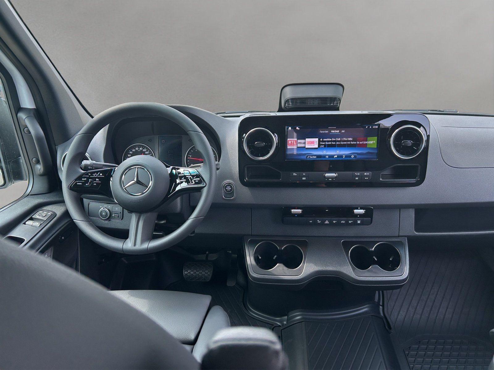 Fahrzeugabbildung Mercedes-Benz Sprinter319 Kasten/Mixto 4x4 PRO Hoch AHK Standh