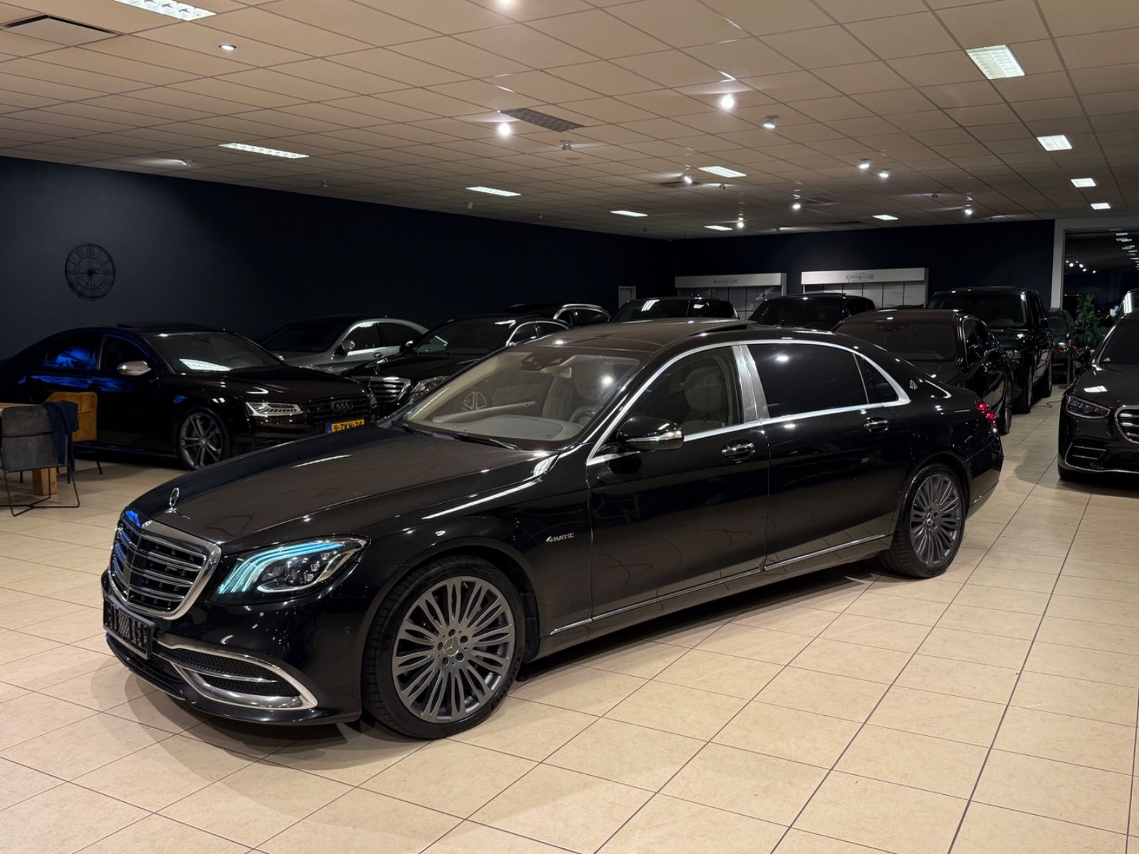 MERCEDES-BENZ S560 MAYBACH 4-MATIC/DESIGNO/PANO/FACELIFT/VOLL!