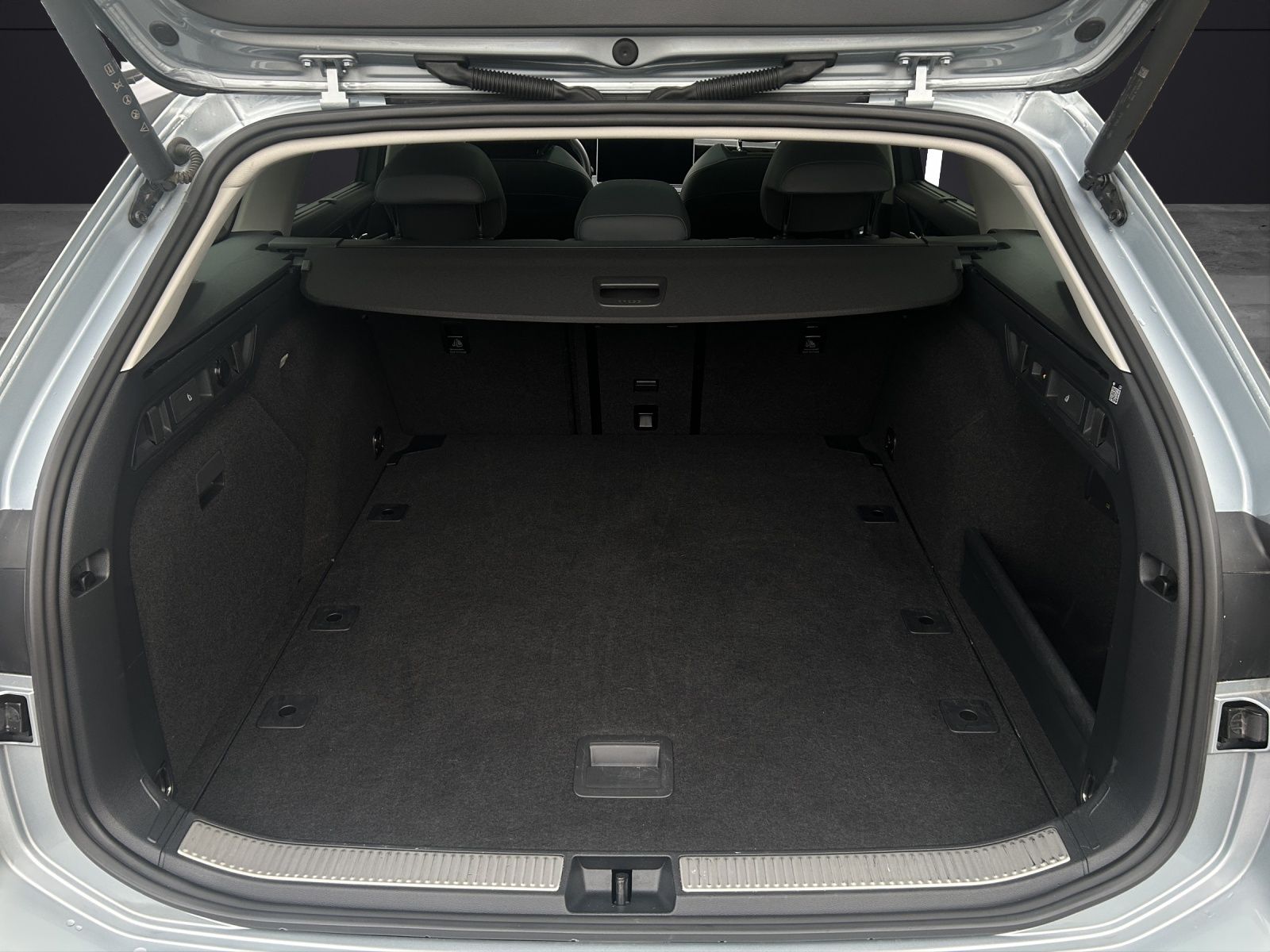 Fahrzeugabbildung Volkswagen Passat VOLL MatrixLED Standhzg AHK Pano Leder HU