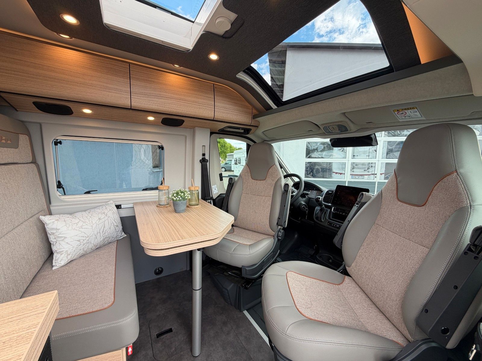 Fahrzeugabbildung Malibu Van first class - two rooms GT skyview 640 LE RB